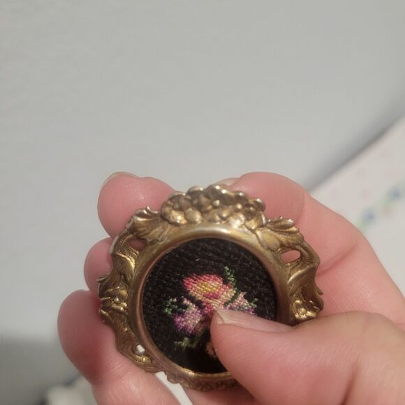 Vintage Petit Point Needlepoint Embroidered Floral Brooch Pin Flowers Black Gold - Picture 11 of 12
